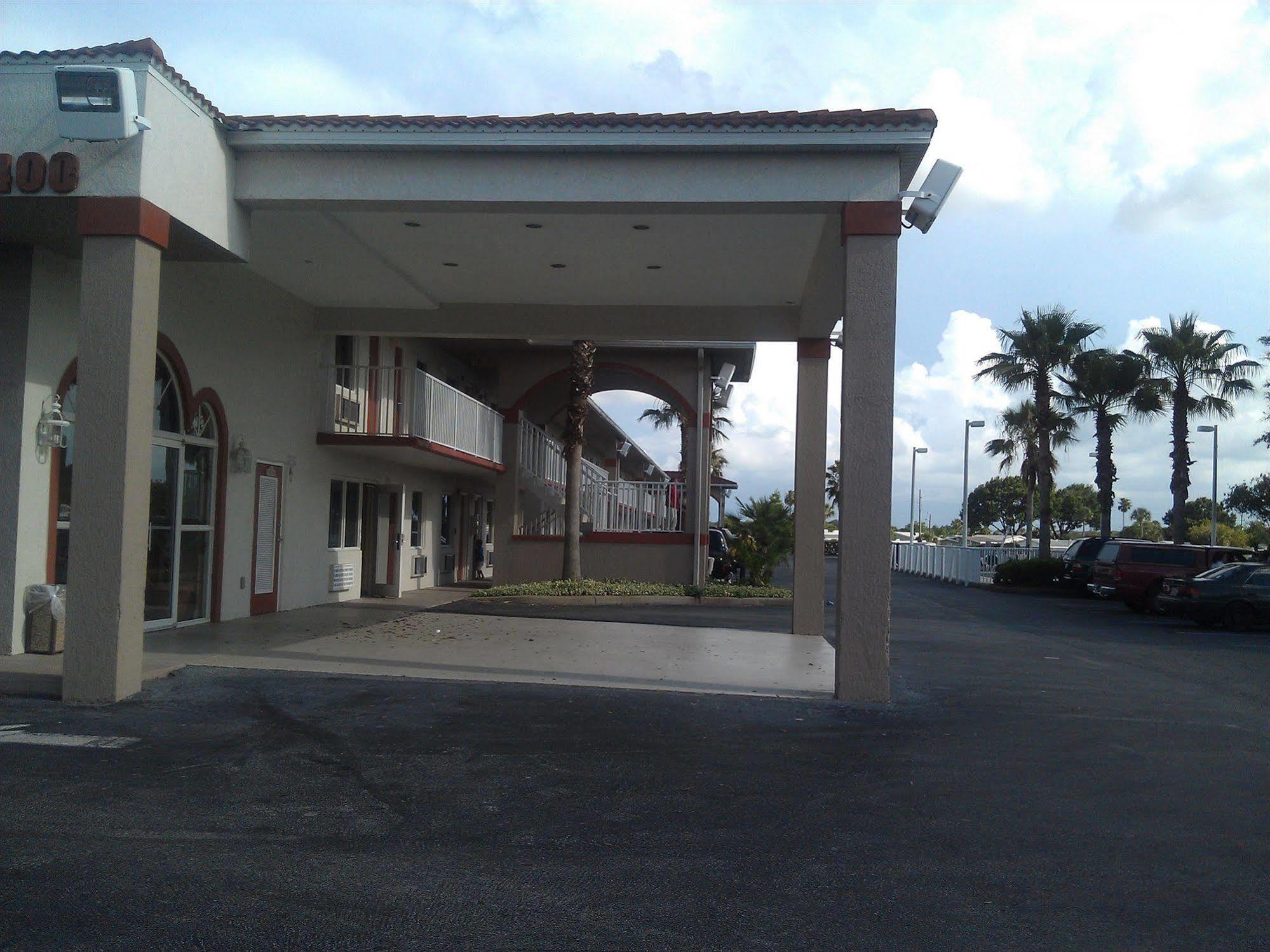 Serena Inn Citrus Ridge Exterior photo